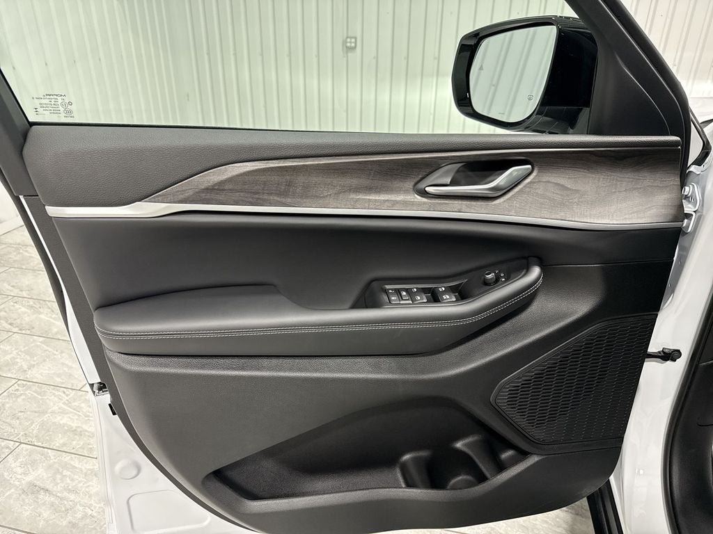 2026 Jeep Grand Cherokee GRAND CHEROKEE L LAREDO ALTITUDE 4X2