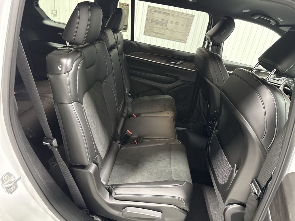 2026 Jeep Grand Cherokee GRAND CHEROKEE L LAREDO ALTITUDE 4X2