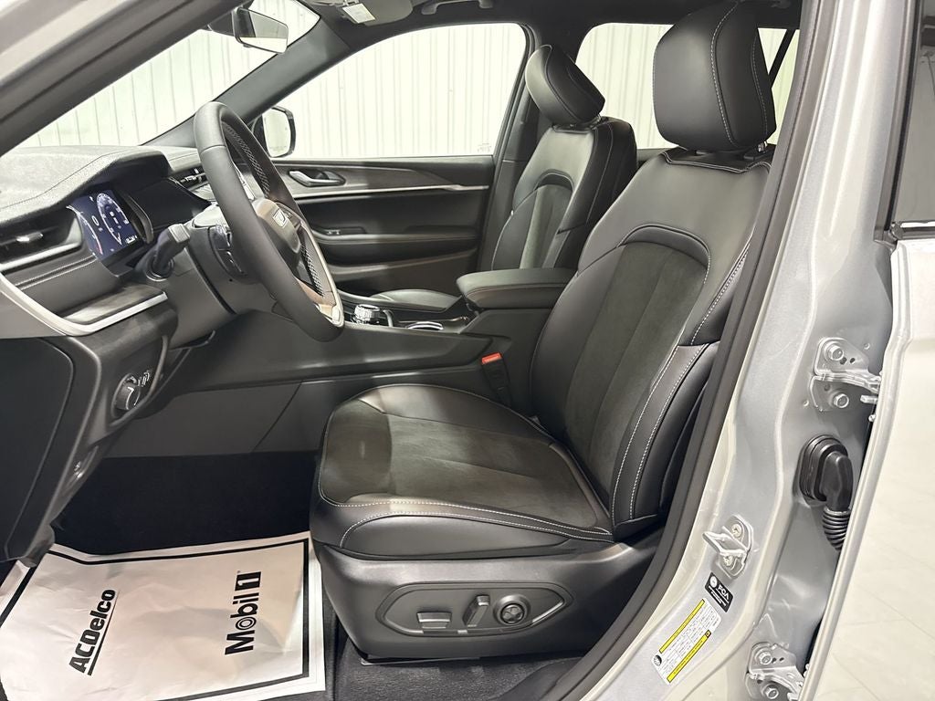 2026 Jeep Grand Cherokee GRAND CHEROKEE L LAREDO ALTITUDE 4X2