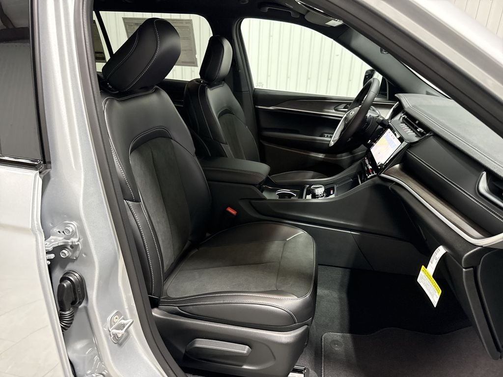 2026 Jeep Grand Cherokee GRAND CHEROKEE L LAREDO ALTITUDE 4X2