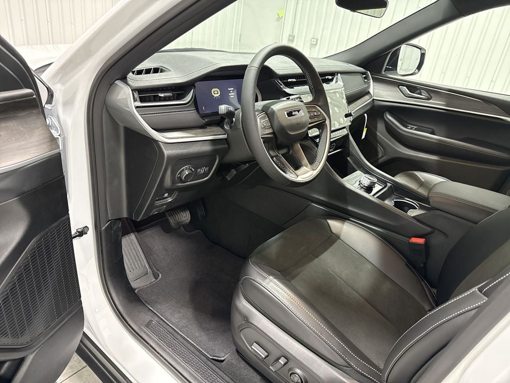 2026 Jeep Grand Cherokee GRAND CHEROKEE L LAREDO ALTITUDE 4X4