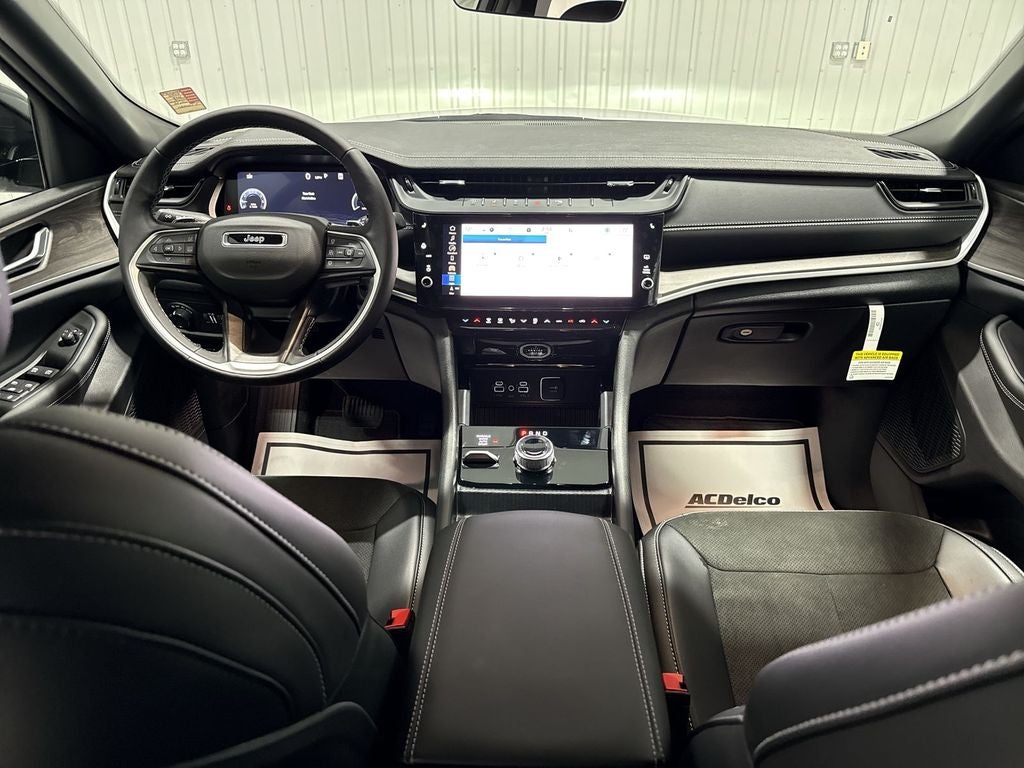 2026 Jeep Grand Cherokee GRAND CHEROKEE L LAREDO ALTITUDE 4X4