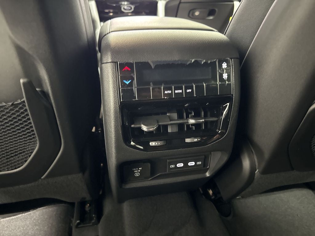 2026 Jeep Grand Cherokee GRAND CHEROKEE L LAREDO ALTITUDE 4X4