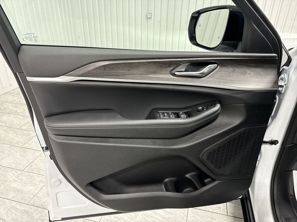 2026 Jeep Grand Cherokee GRAND CHEROKEE L LAREDO ALTITUDE 4X4