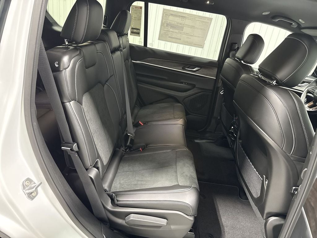 2026 Jeep Grand Cherokee GRAND CHEROKEE L LAREDO ALTITUDE 4X4