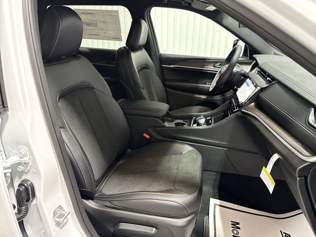 2026 Jeep Grand Cherokee GRAND CHEROKEE L LAREDO ALTITUDE 4X4