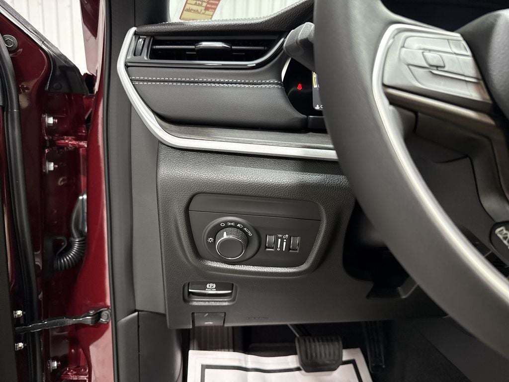 2026 Jeep Grand Cherokee GRAND CHEROKEE L LAREDO ALTITUDE 4X4