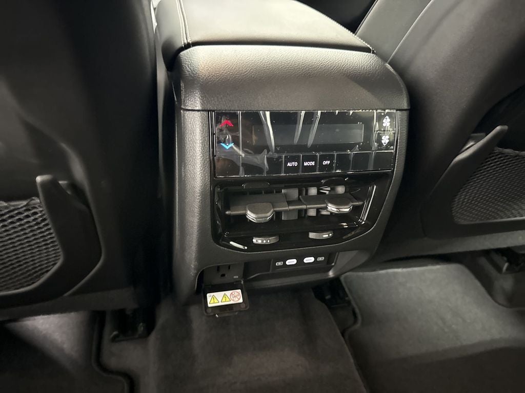 2026 Jeep Grand Cherokee GRAND CHEROKEE L LAREDO ALTITUDE 4X4