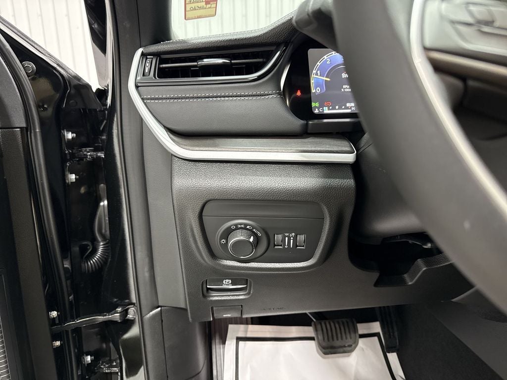 2026 Jeep Grand Cherokee GRAND CHEROKEE L LAREDO ALTITUDE 4X4