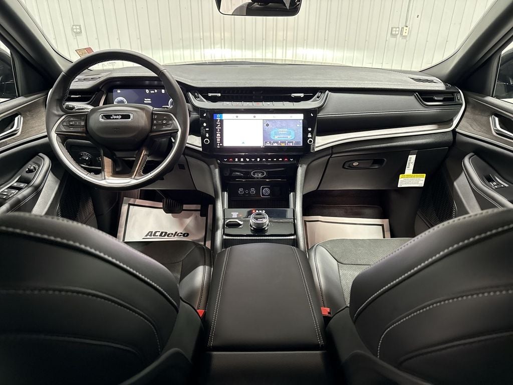 2026 Jeep Grand Cherokee GRAND CHEROKEE L LAREDO ALTITUDE 4X4