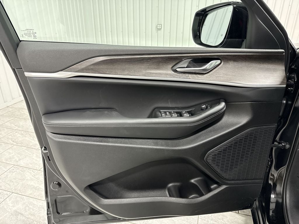 2026 Jeep Grand Cherokee GRAND CHEROKEE L LAREDO ALTITUDE 4X4