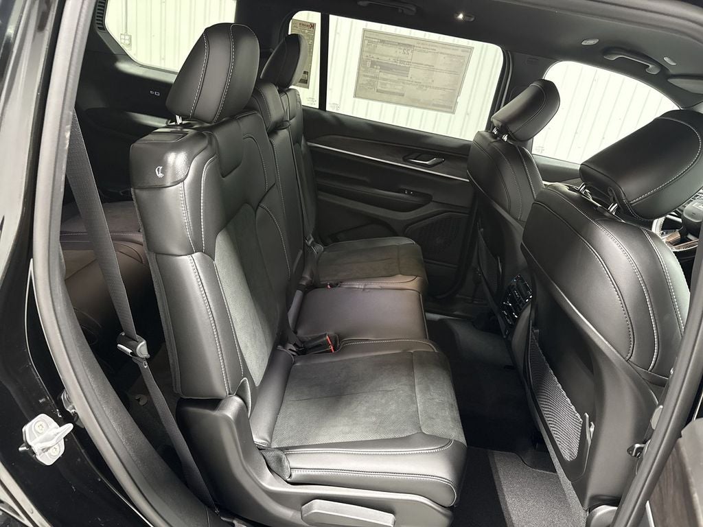 2026 Jeep Grand Cherokee GRAND CHEROKEE L LAREDO ALTITUDE 4X4