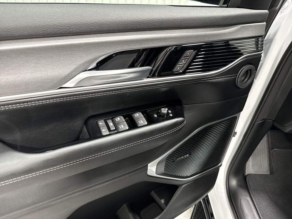 2026 Jeep Grand Wagoneer Base