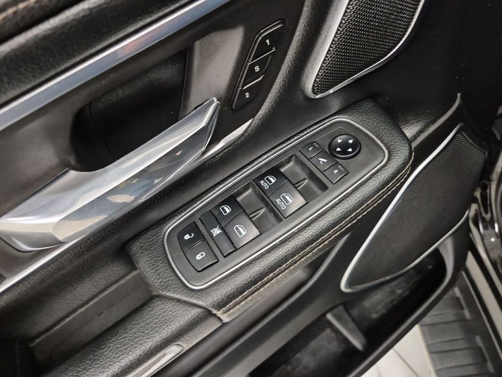 2019 RAM 1500 Laramie Crew Cab 4x4 5'7' Box