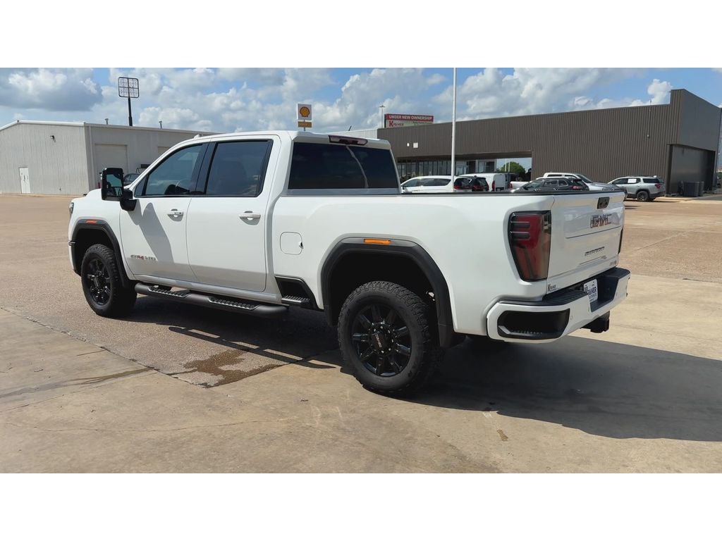 2025 GMC Sierra 2500HD 4WD Crew Cab Standard Bed AT4
