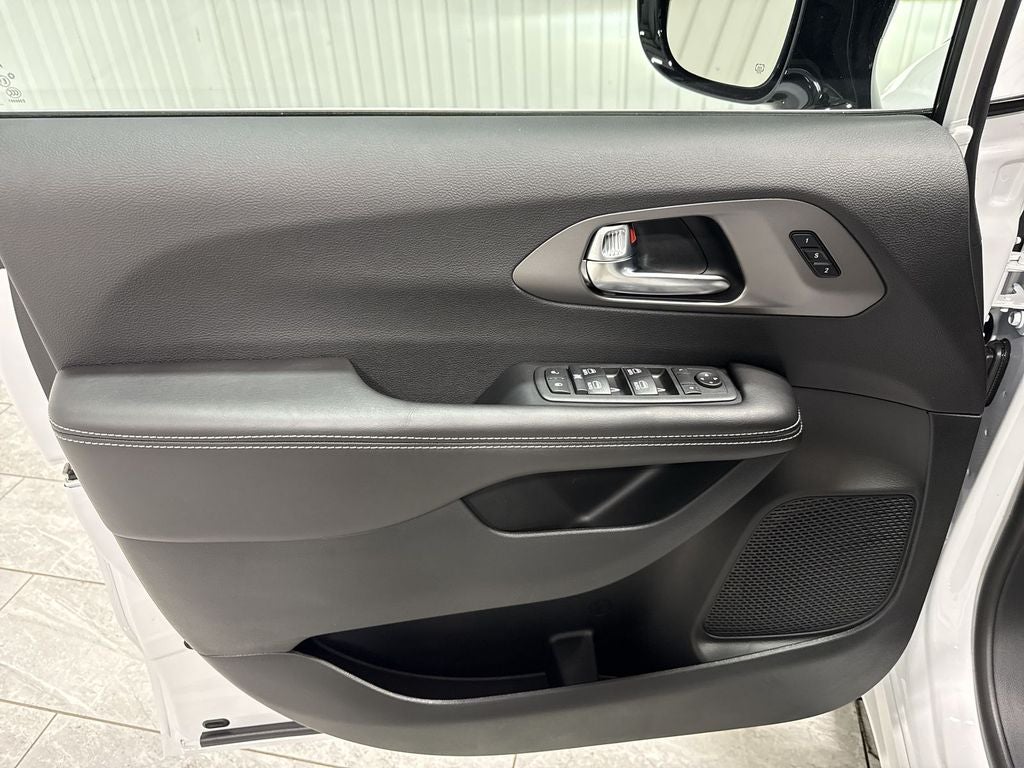 2027 Chrysler Pacifica PACIFICA SELECT