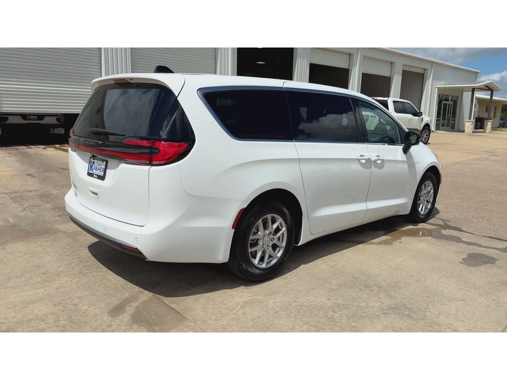 2027 Chrysler Pacifica PACIFICA SELECT