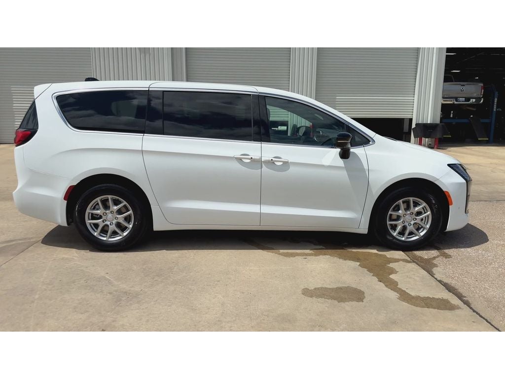 2027 Chrysler Pacifica PACIFICA SELECT