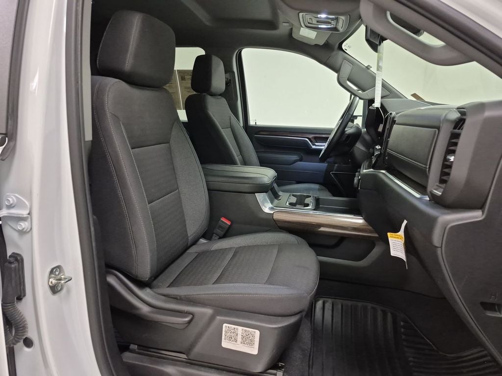 2025 Chevrolet Silverado LT