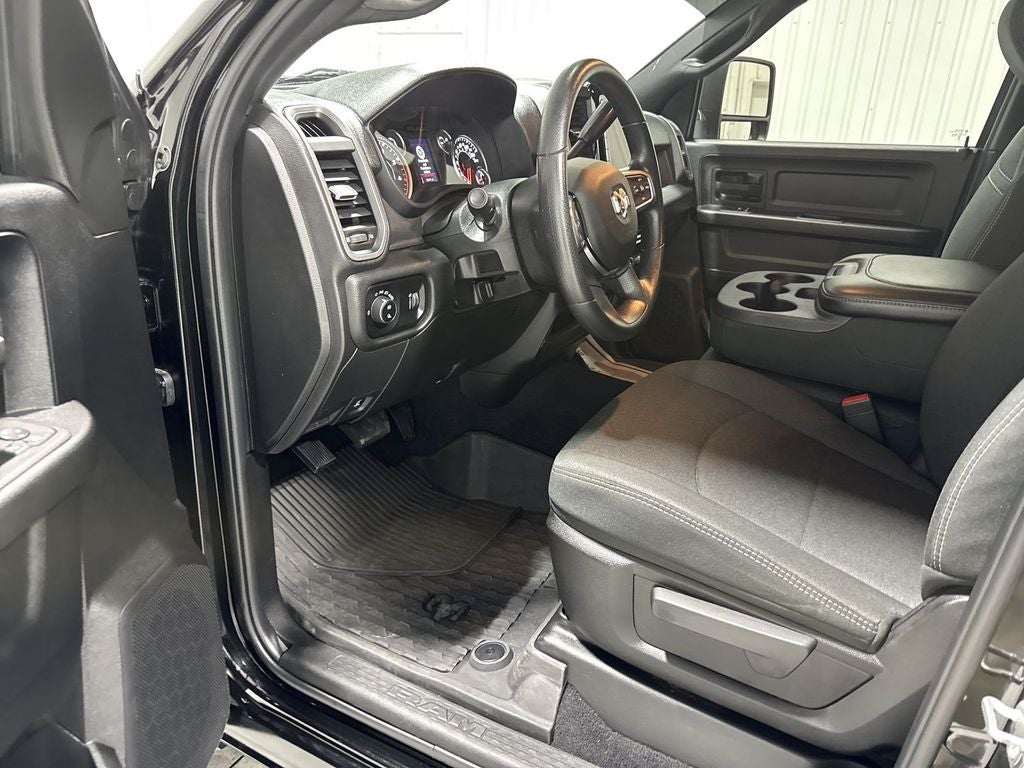 2025 RAM 3500 Tradesman Crew Cab 4x4 8' Box