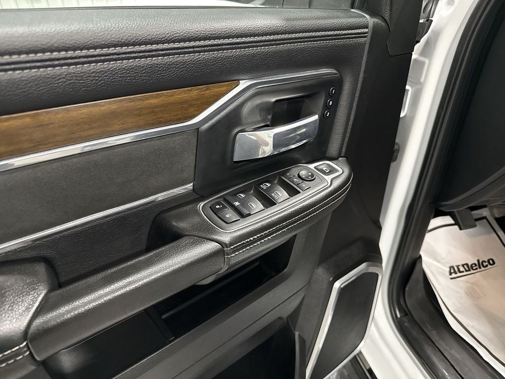 2022 RAM 2500 Laramie Crew Cab 4x4 6'4' Box