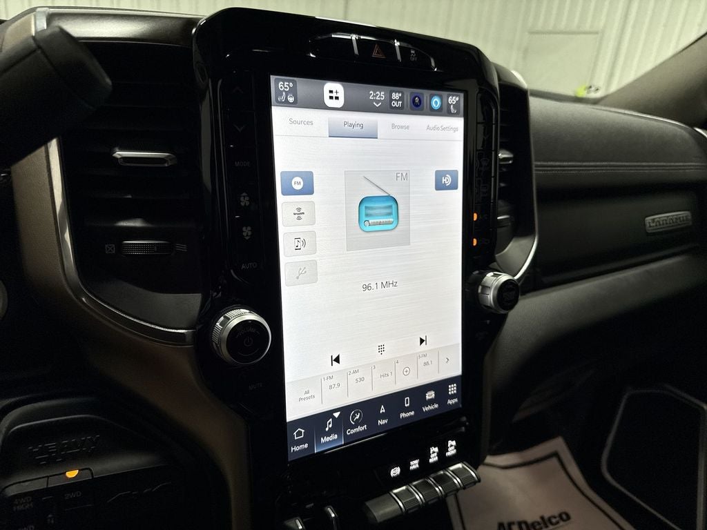 2024 RAM 2500 Laramie Crew Cab 4x4 6'4' Box