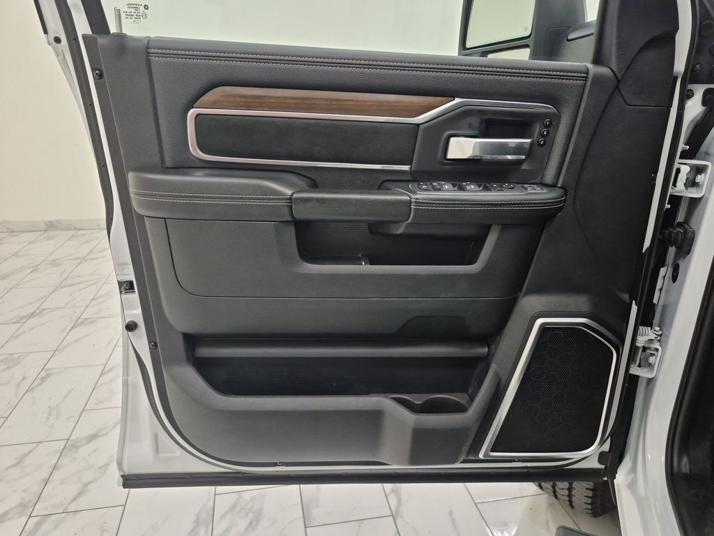 2024 RAM 2500 Laramie Crew Cab 4x4 6'4' Box