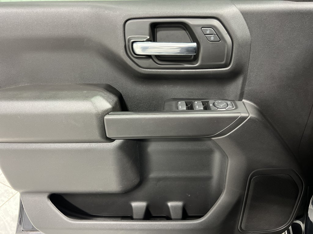 2023 Chevrolet Silverado Custom