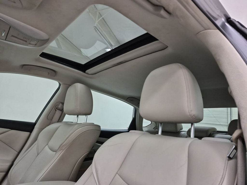 2015 INFINITI Q70L 5.6 (A7)