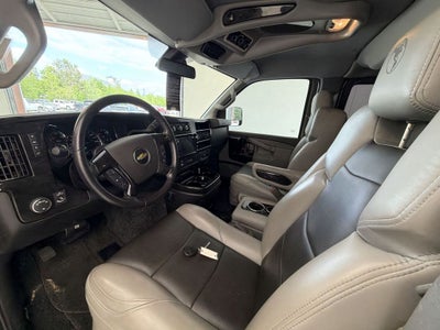 2021 Chevrolet Express Passenger 2500 1LS