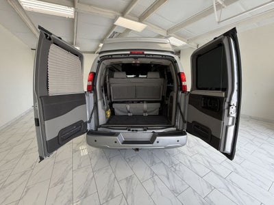 2021 Chevrolet Express Passenger 2500 1LS