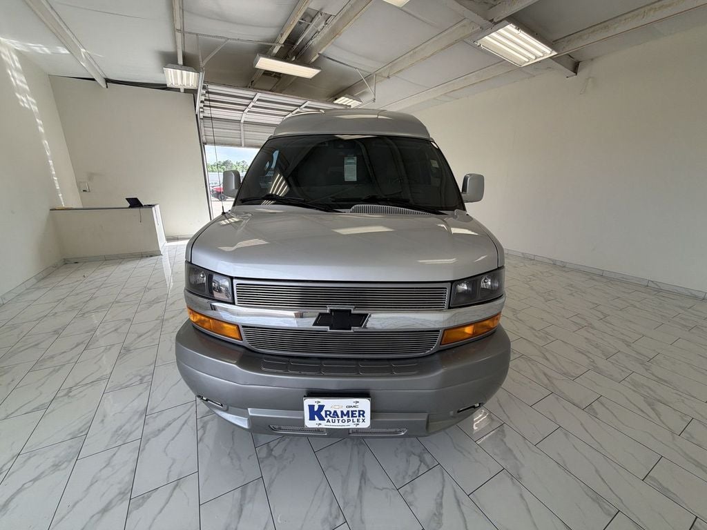 2021 Chevrolet Express Passenger 2500 1LS