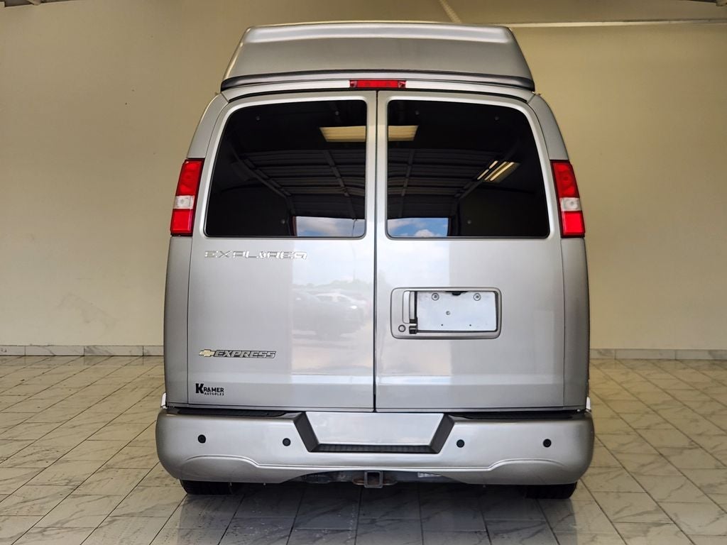 2021 Chevrolet Express Passenger 2500 1LS
