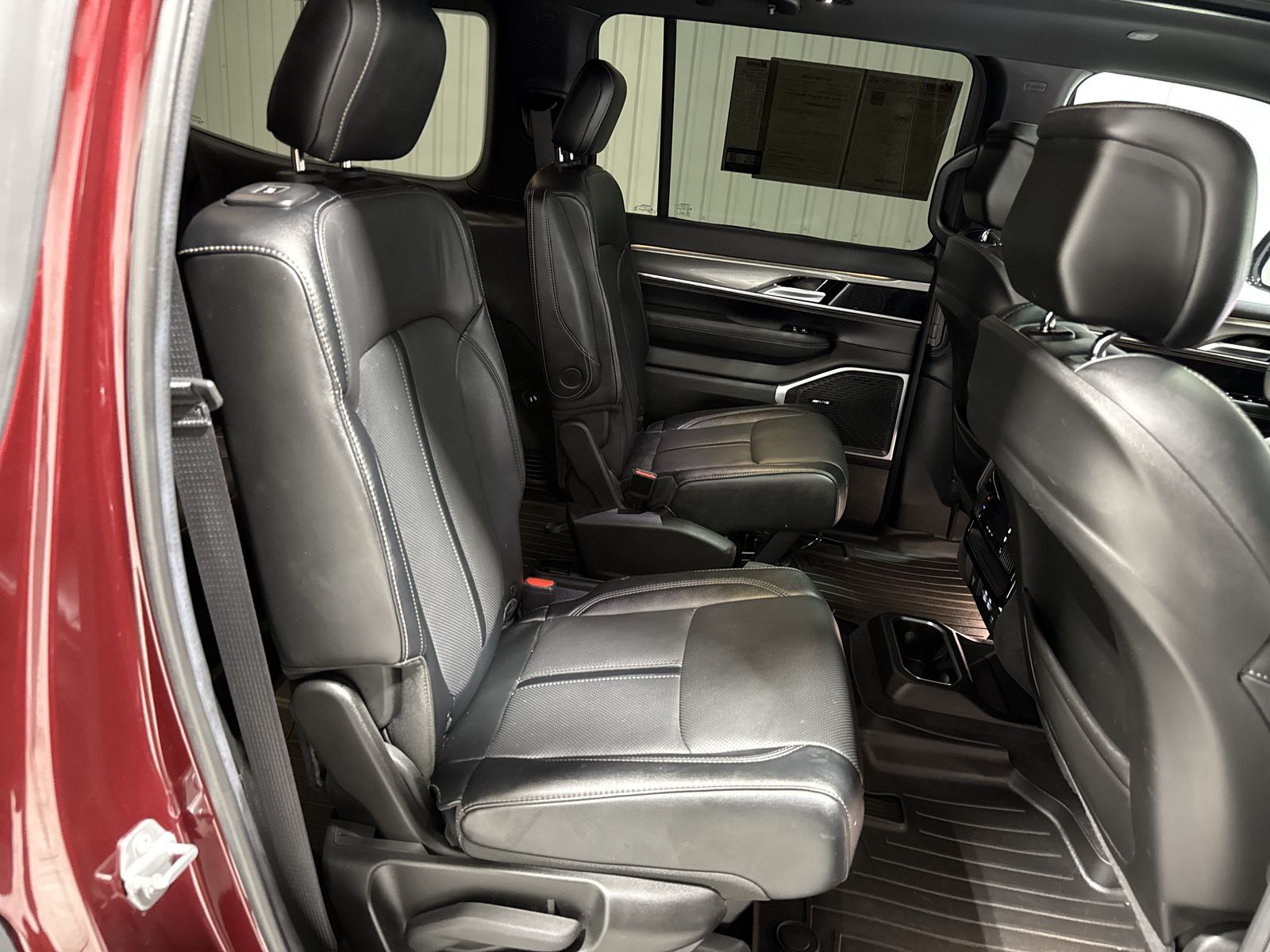 2022 Jeep Wagoneer Series III Carbide 4x2