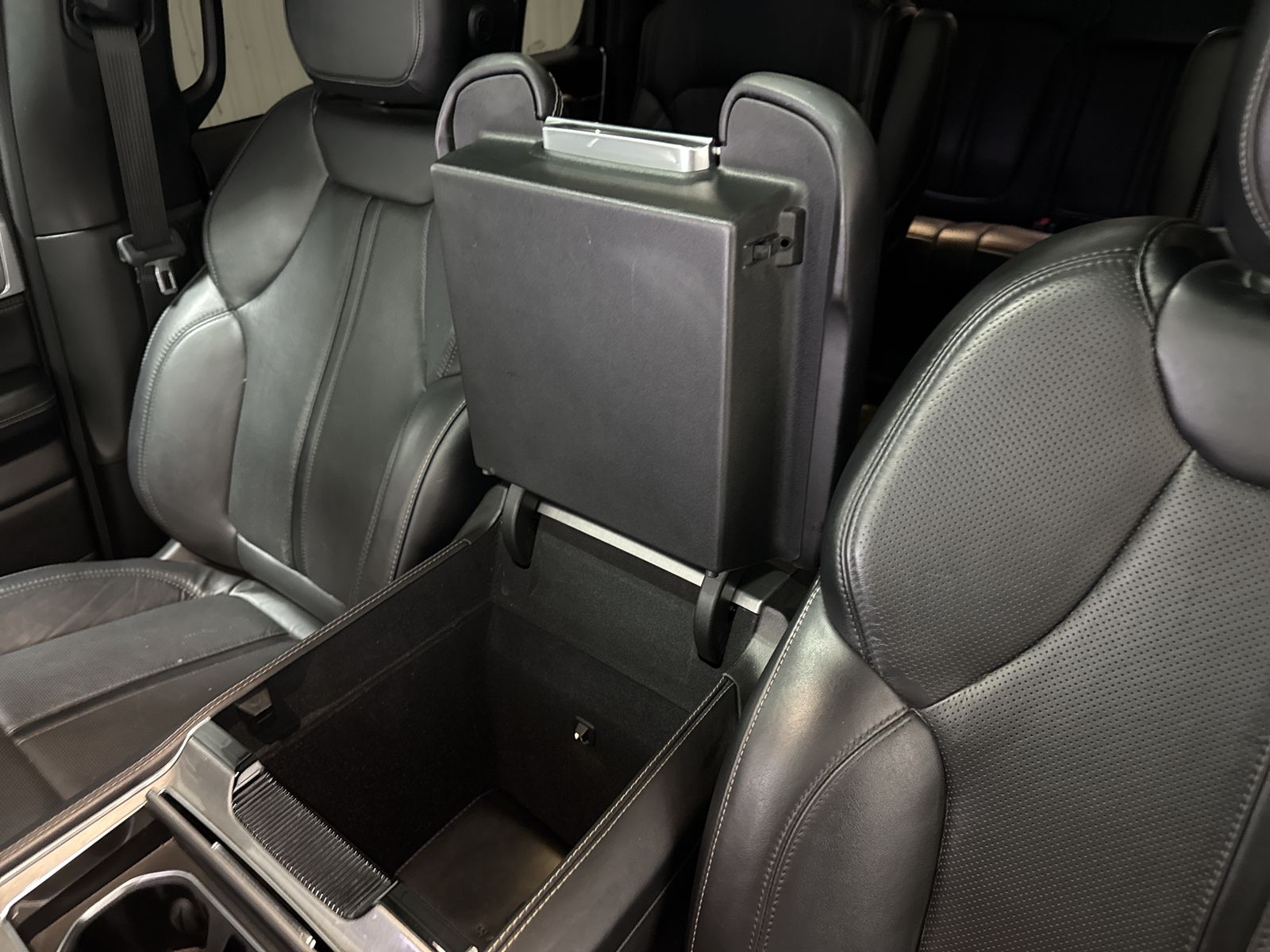 2022 Jeep Wagoneer Series III Carbide 4x2