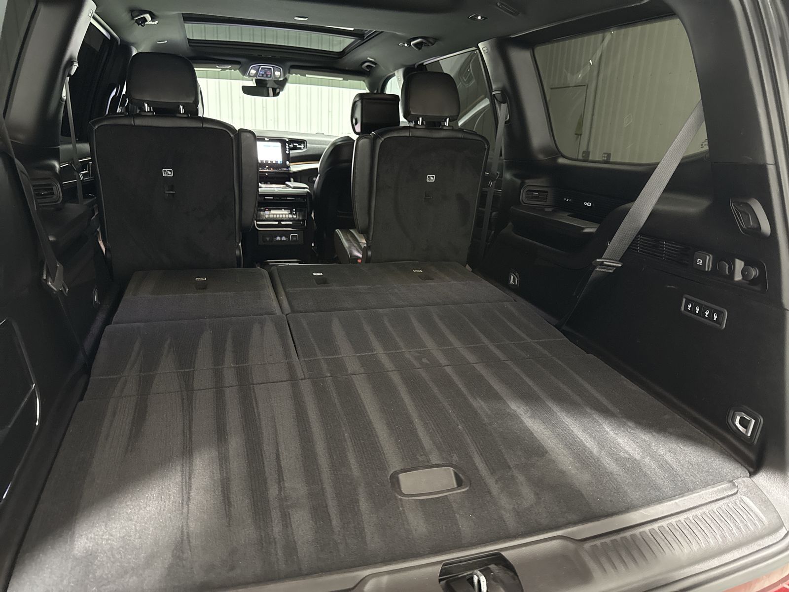2022 Jeep Wagoneer Series III Carbide 4x2