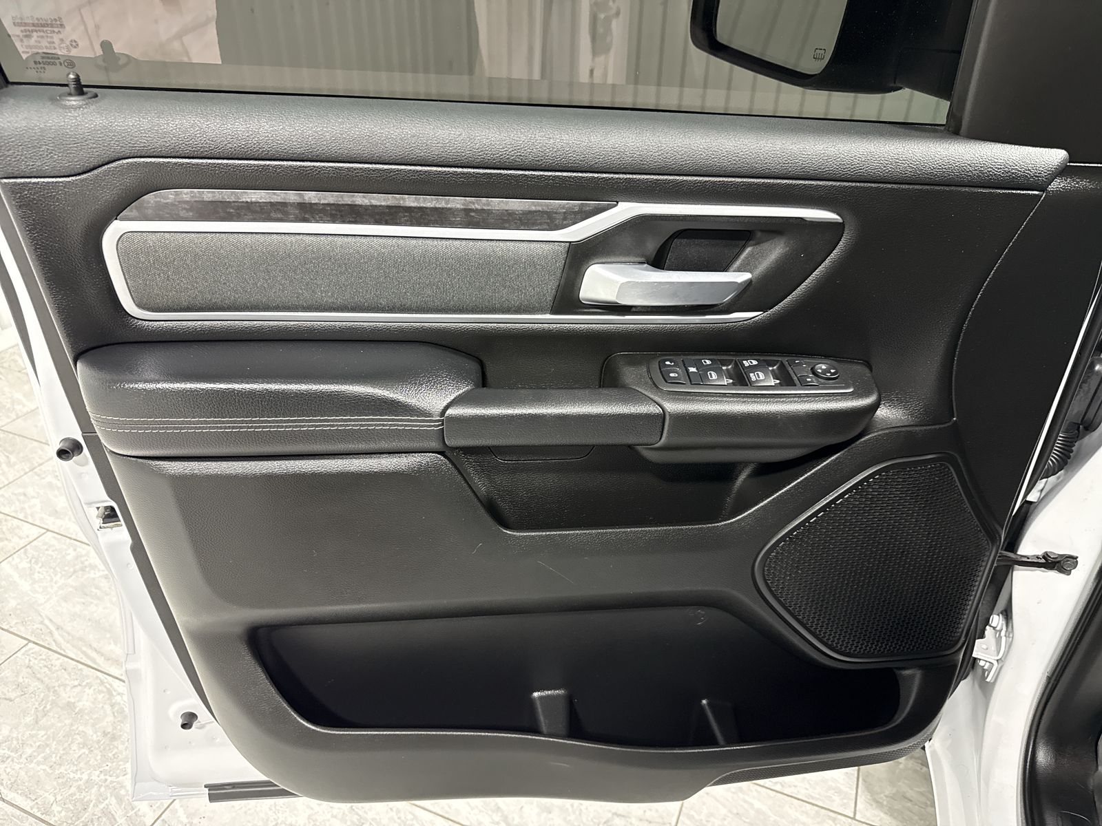 2022 RAM 1500 Lone Star Crew Cab 4x4 5'7" Box
