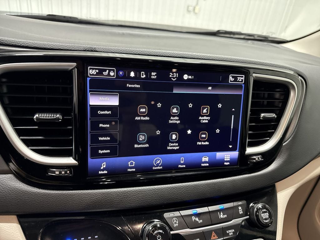 2023 Chrysler Pacifica Touring L